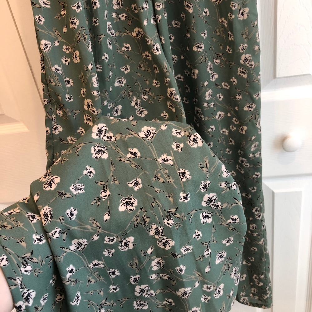 NWOT Francesca’s Green Floral Jumpsuit - Picture 6 of 7